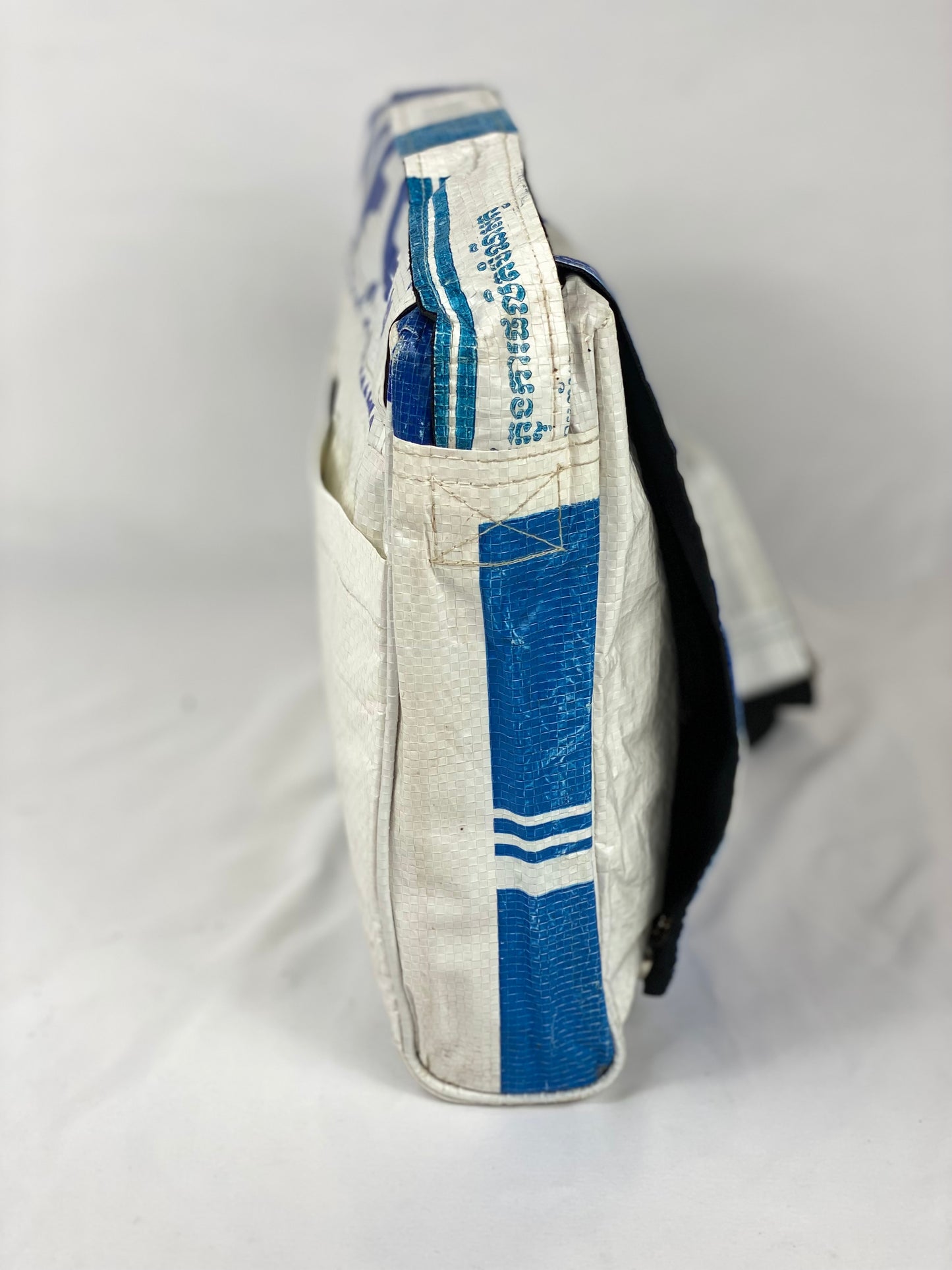 Messenger Bags - Blue Chicken